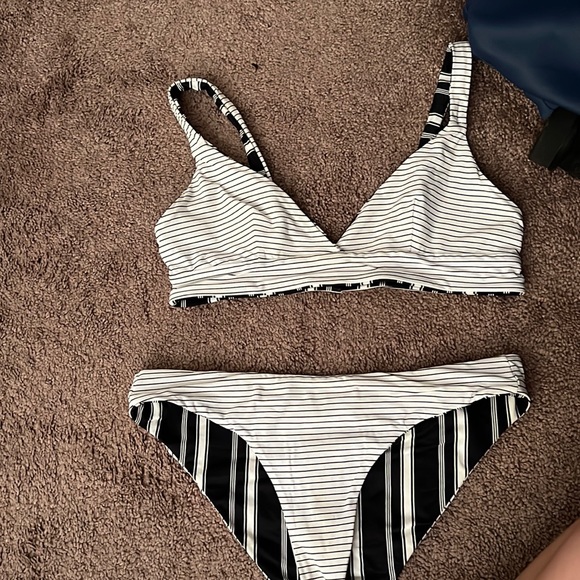 Reversible Rip Curl black and white striped swimsuit - Picture 1 of 4